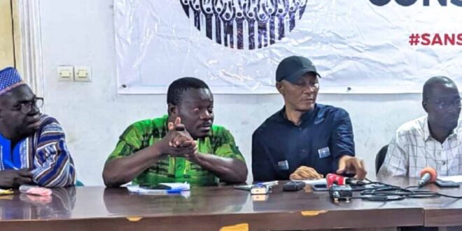 Front Touche Pas à ma Constitution