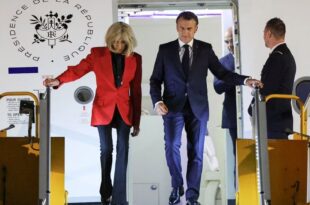 Emmanuel Macron giflé par sa femme Brigitte Macron (vidéo)