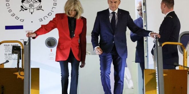 Emmanuel Macron giflé par sa femme Brigitte Macron (vidéo)