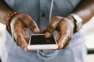 Examens au Togo : L’usage des téléphones chez les surveillants interdits