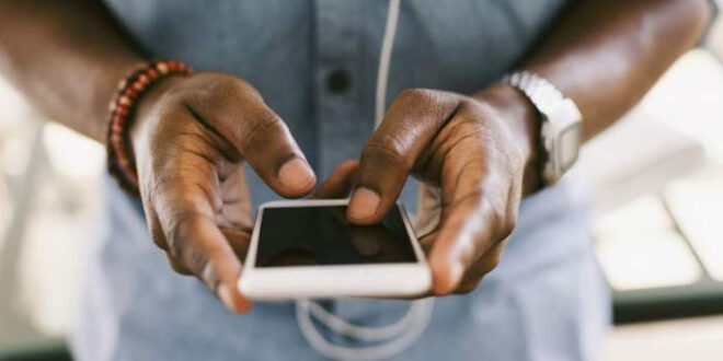 Examens au Togo : L’usage des téléphones chez les surveillants interdits
