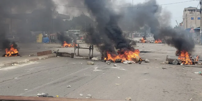 Manifestations au Togo : mandats d’arrêt contre des blogueurs et des artistes
