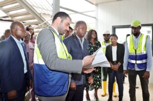 Faure Gnassingbé en visite de terrain au CHU de Kara